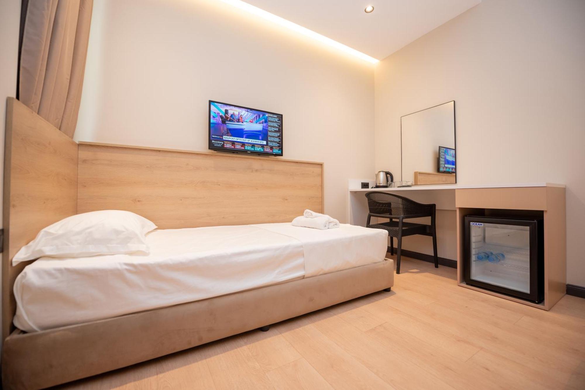 Calma Boutique Hotel Vlore Exterior photo