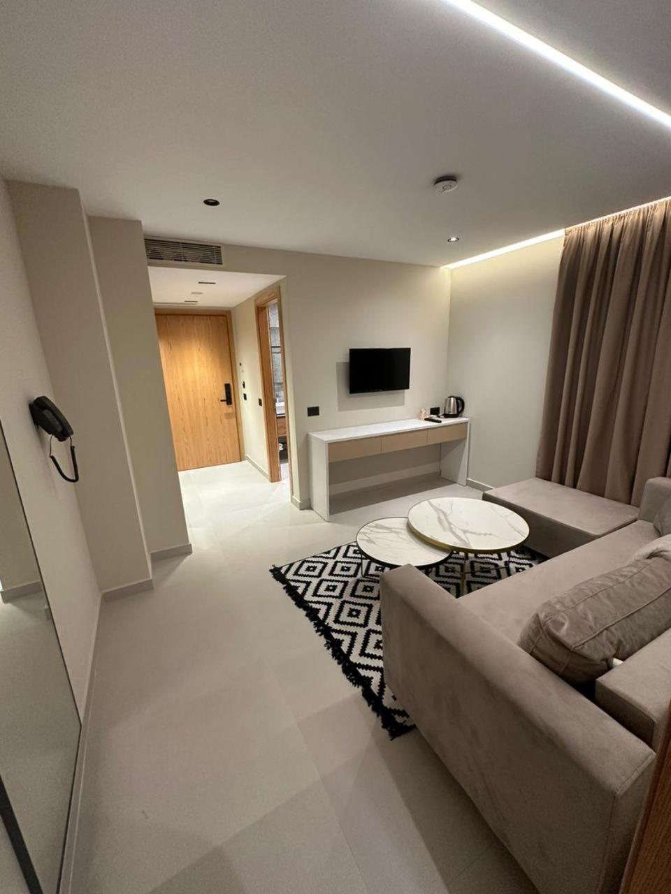 Calma Boutique Hotel Vlore Exterior photo